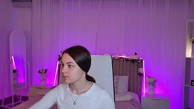 Snapshot of FrancescaCavaliere chatting on June 2026 09:11:02 AM FrancescaCavaliere online show from June 2026 09:11:02 AM