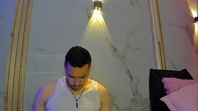 Snapshot of Aron_and_molly chatting on February 2026 11:59:01 AM Aron and molly online show from February 2026 11:59:01 AM