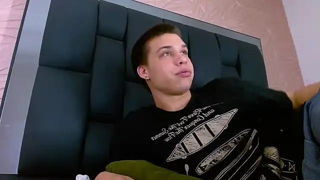 Liam York  online show from December 2025 08:02:01 PM