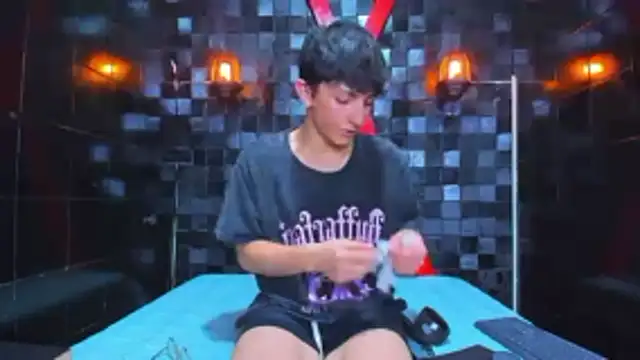 ElanGiraldo online show from March 2026 11:17:01 PM