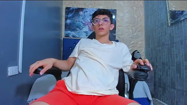 ElanGiraldo online show from June 2026 11:03:01 PM