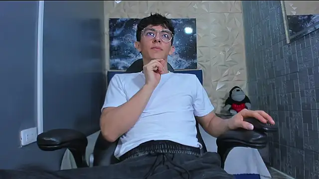 ElanGiraldo online show from June 2026 11:18:02 PM