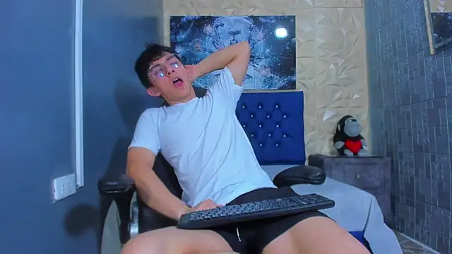 ElanGiraldo online show from July 2026 12:06:01 AM