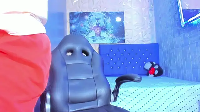 ElanGiraldo online show from July 2026 11:00:01 PM