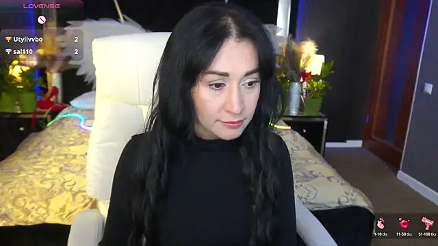 Snapshot of CarolinaaFoxyyy chatting on April 2026 05:23:01 AM CarolinaaFoxyyy online show from April 2026 05:23:01 AM