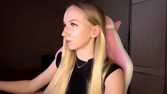 LaceDream online show from November 2025 03:12:02 PM