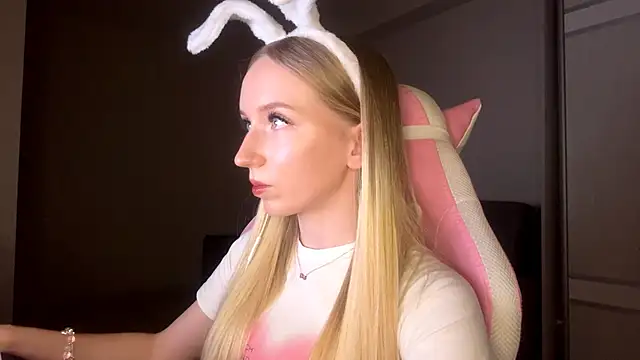 LaceDream online show from November 2025 05:03:01 PM