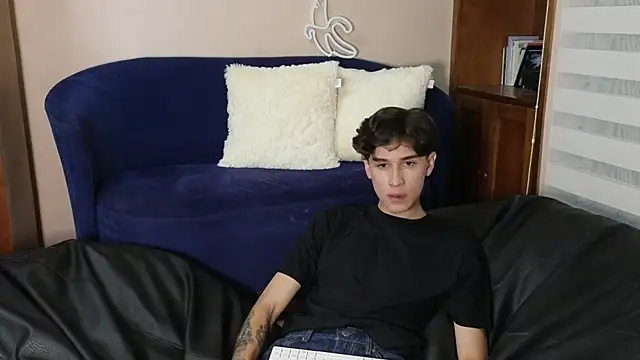 Derekswan online show from November 2025 11:38:02 PM