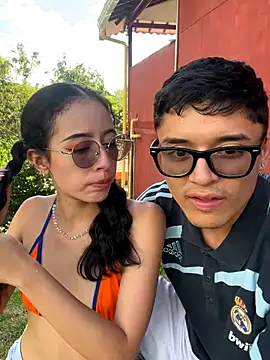 Snapshot of SAMANTHA_AND_PETER chatting on December 2025 08:25:01 PM SAMANTHA AND PETER online show from December 2025 08:25:01 PM