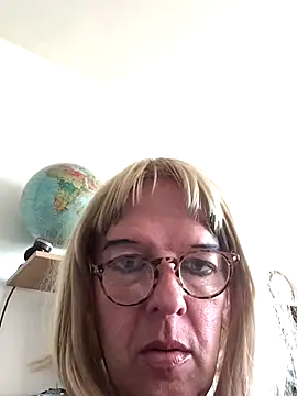 Snapshot of simone_xdressing chatting on September 2025 08:57:01 AM simone xdressing online show from September 2025 08:57:01 AM