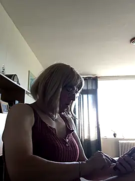 Snapshot of simone_xdressing chatting on September 2025 09:02:01 AM simone xdressing online show from September 2025 09:02:01 AM