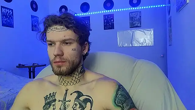 Huntall77 online show from December 2025 04:44:01 PM