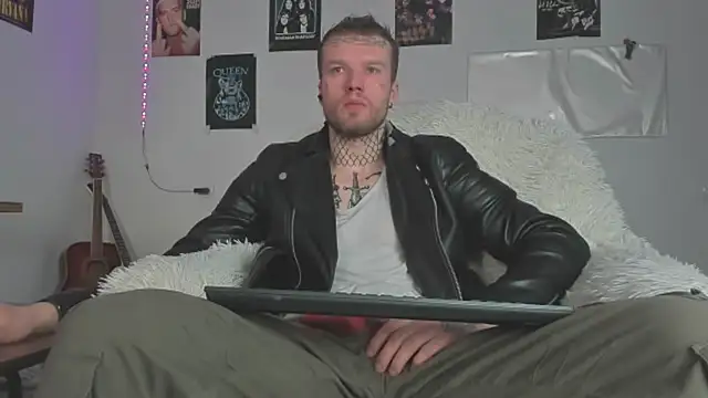 Huntall77 online show from April 2026 05:05:01 AM