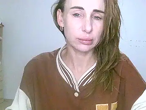 Snapshot of GlarysLoveres chatting on November 2025 03:45:02 AM GlarysLoveres online show from November 2025 03:45:02 AM