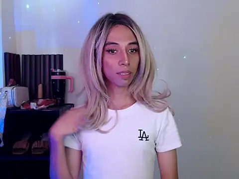 Snapshot of evelynfucker chatting on November 2025 06:13:02 AM evelynfucker online show from November 2025 06:13:02 AM