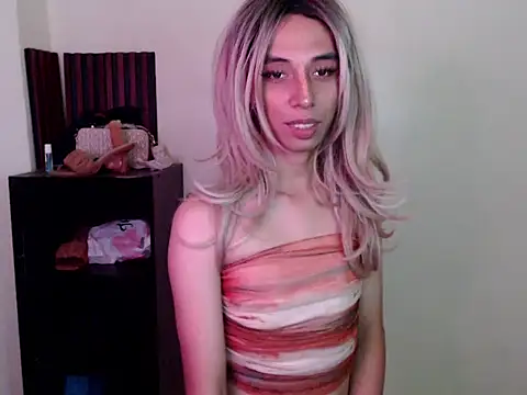 Snapshot of evelynfucker chatting on November 2025 04:46:01 AM evelynfucker online show from November 2025 04:46:01 AM