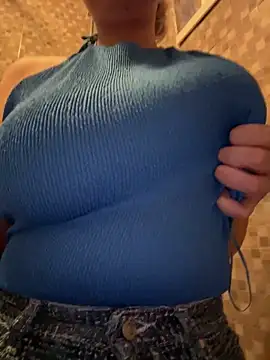 Snapshot of Marisaaasss chatting on November 2025 12:05:02 PM Marisaaasss online show from November 2025 12:05:02 PM