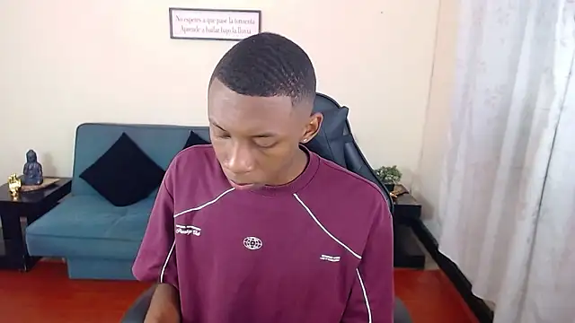 Miilo18 online show from December 2025 09:21:02 PM