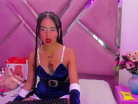 Snapshot of CloeMorenti_ chatting on December 2025 12:58:01 PM CloeMorenti online show from December 2025 12:58:01 PM