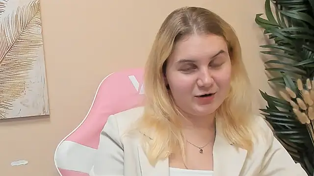 Snapshot of RachealFeigel chatting on November 2025 03:34:02 PM RachealFeigel online show from November 2025 03:34:02 PM