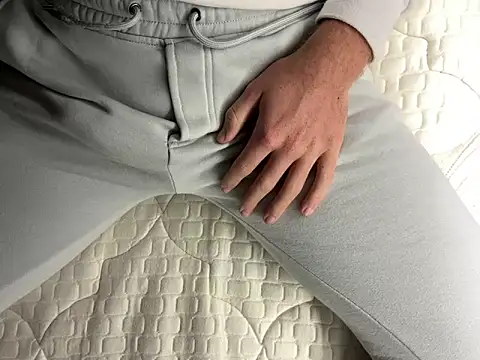 Snapshot of fra06_ chatting on December 2025 04:23:02 PM fra06 online show from December 2025 04:23:02 PM