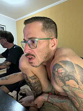 Lucasjandre online show from May 2026 12:18:01 AM