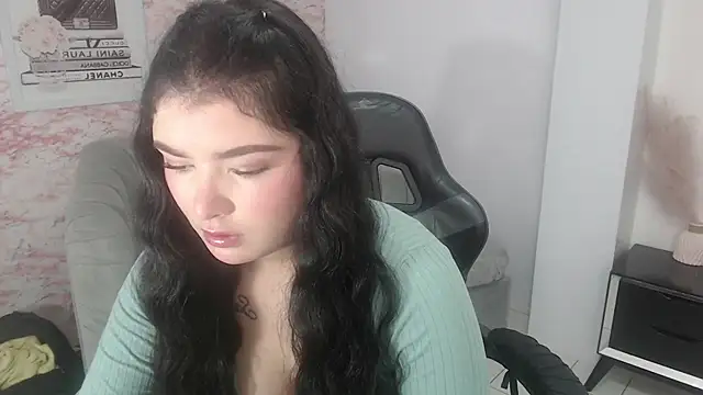 Snapshot of sarah_rouse_t_ chatting on November 2025 12:48:02 PM sarah rouse t online show from November 2025 12:48:02 PM