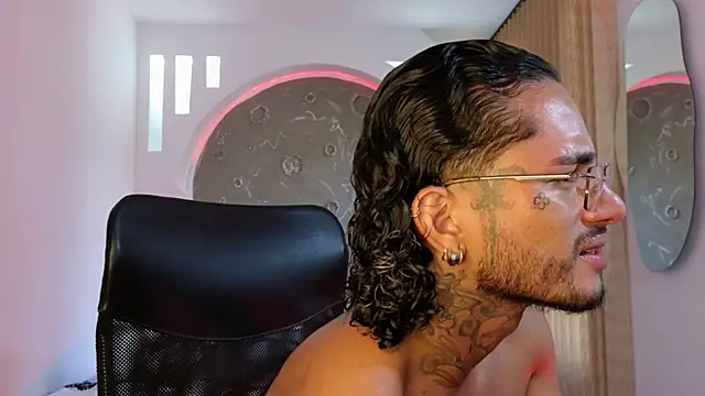 Snapshot of Alanrodgers chatting on November 2025 01:11:01 PM Alanrodgers online show from November 2025 01:11:01 PM