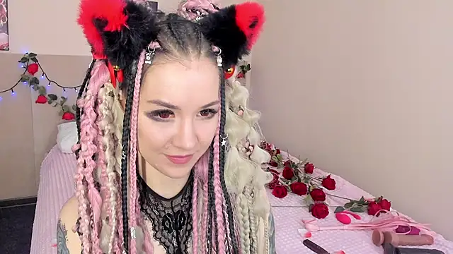 Lina Moony online show from November 2025 02:01:02 AM