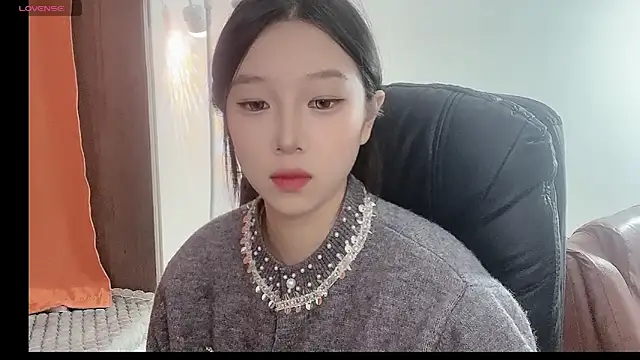 Snapshot of Minnie-baby chatting on November 2025 12:04:01 PM Minnie-baby online show from November 2025 12:04:01 PM