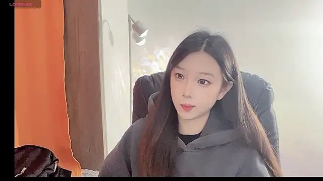 Snapshot of Minnie-baby chatting on November 2025 11:29:01 AM Minnie-baby online show from November 2025 11:29:01 AM