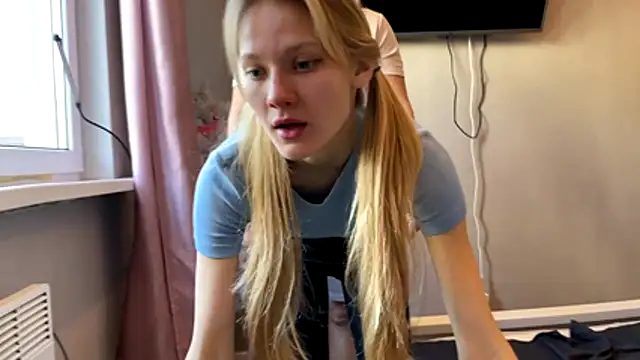 Snapshot of Daisy_Couple chatting on January 2026 08:28:02 AM Daisy Couple online show from January 2026 08:28:02 AM