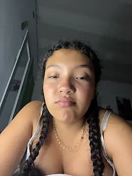 PetiteKattia online show from February 2026 04:38:01 AM