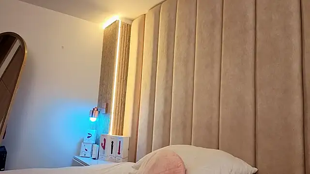 Iamnyxy online show from April 2026 01:02:01 PM