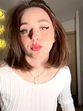 yoyogirlx online show from January 2026 02:22:02 PM