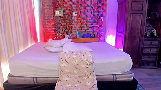 LaGoldenBitch online show from November 2025 04:28:02 PM