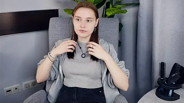 Snapshot of IsaParadiso chatting on November 2025 09:37:02 AM IsaParadiso online show from November 2025 09:37:02 AM