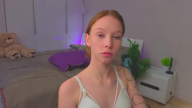 LilyPoetry  online show from November 2025 03:44:02 PM