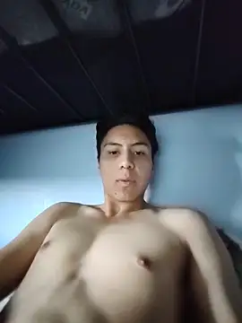 ianyoung18 online show from November 2025 06:51:01 PM