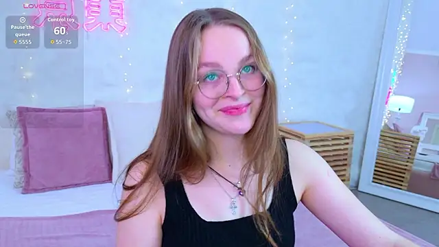 Snapshot of MadisonSmitt chatting on February 2026 05:39:01 AM MadisonSmitt online show from February 2026 05:39:01 AM