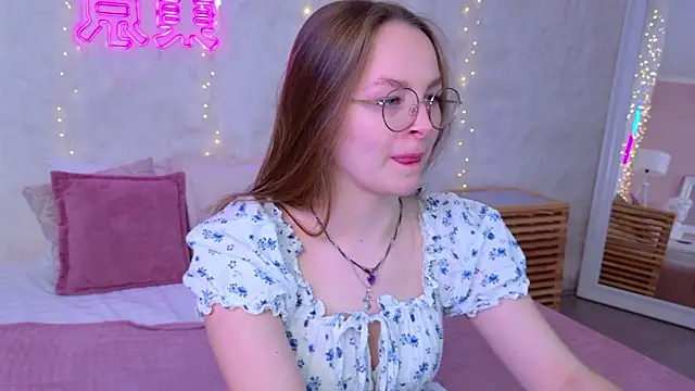 Snapshot of MadisonSmitt chatting on February 2026 06:51:01 AM MadisonSmitt online show from February 2026 06:51:01 AM