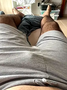 Yannick04 online show from November 2025 01:33:02 PM