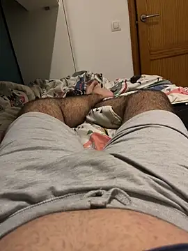 Yannick04 online show from November 2025 07:35:02 PM