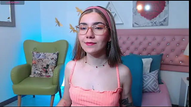 AriLumi online show from January 2026 10:03:02 PM