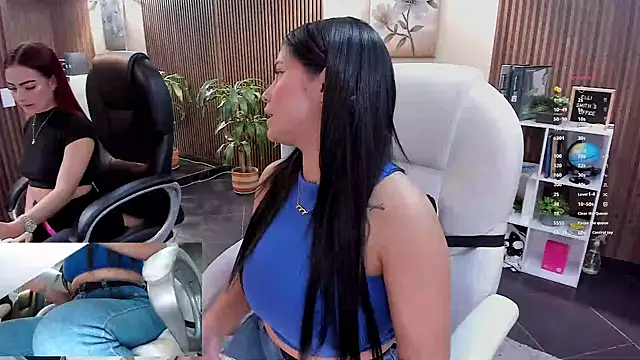 ElliSmith online show from December 2025 09:42:02 PM