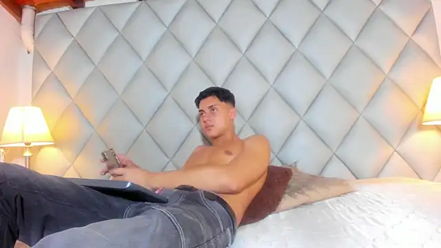 ZeusBrant online show from April 2026 02:08:02 PM