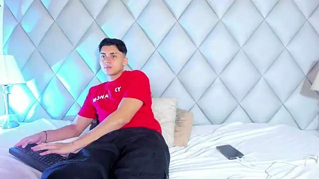 ZeusBrant online show from April 2026 01:31:02 PM