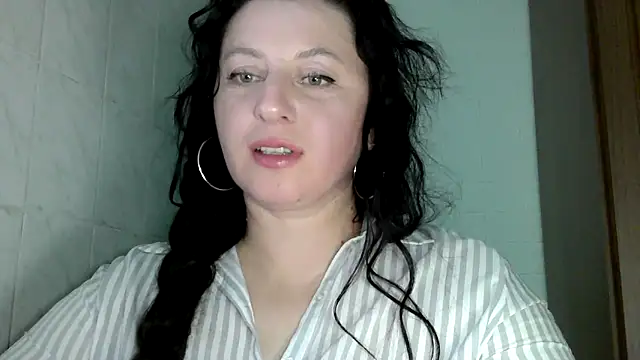 Snapshot of MelinaAx chatting on April 2026 07:40:02 PM MelinaAx online show from April 2026 07:40:02 PM