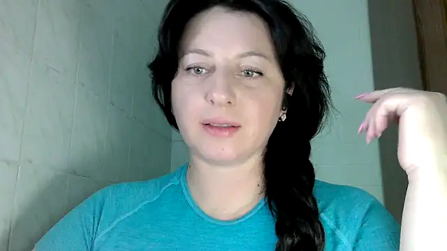 Snapshot of MelinaAx chatting on May 2026 07:32:01 PM MelinaAx online show from May 2026 07:32:01 PM