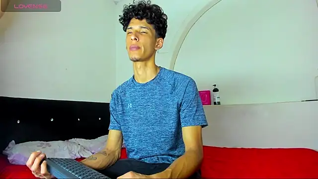 kaiborman00 online show from March 2026 04:03:02 AM